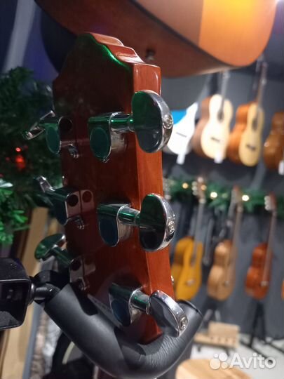 Электроакустическая гитара