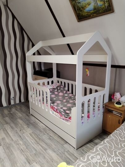 Детская кровать домик