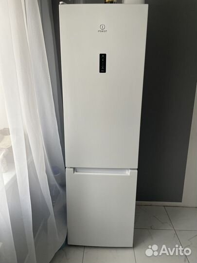 Холодильник indesit