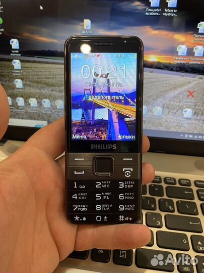 Телефон Philips Е590