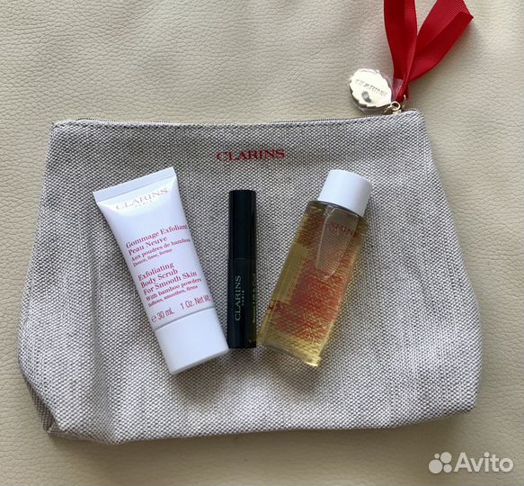 Тревел набор миниатюр Clarins в косметичке