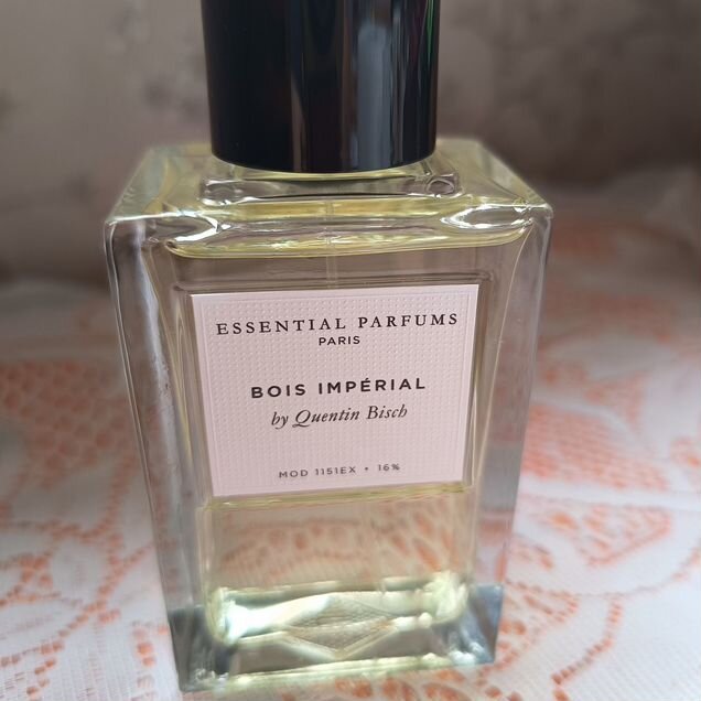 Духи Bois Impérial от Essential Parfums