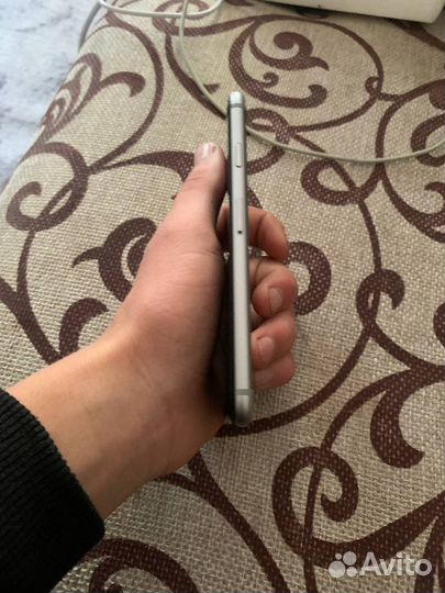 Телефон iPhone 6s