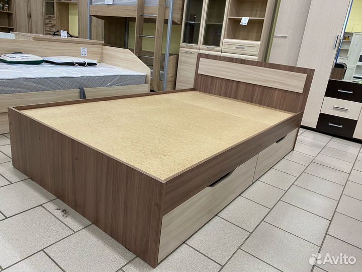 Кровать двуспальная с ящиками