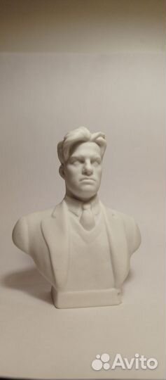 Бюст Маяковский