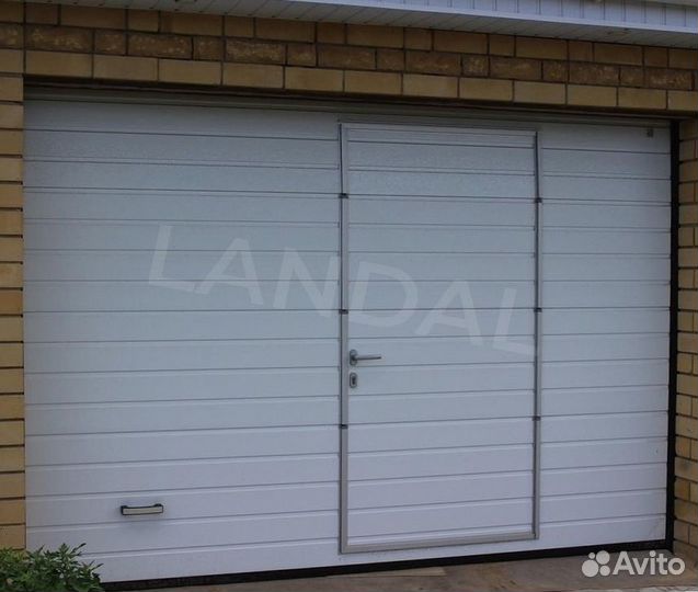 Секционные ворота