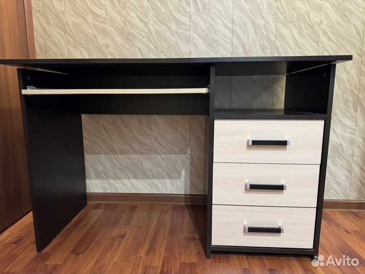 Продам письменный стол