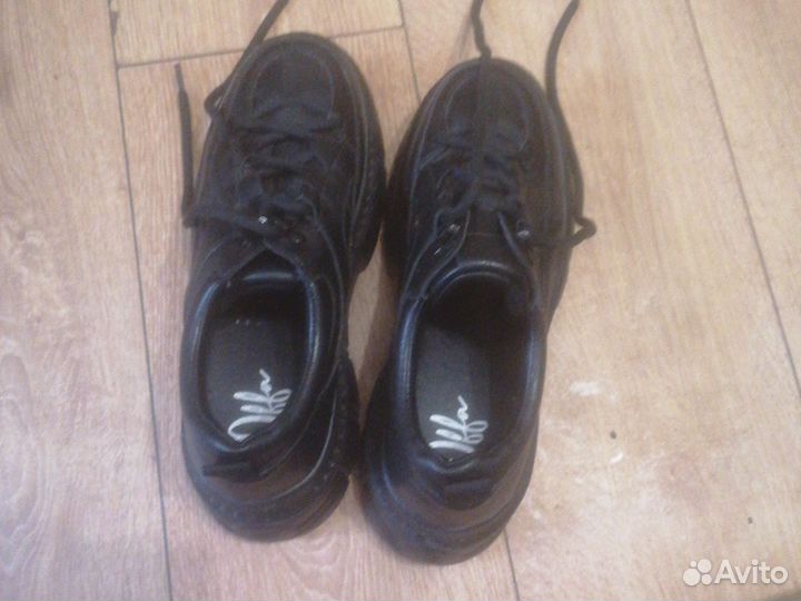 Кроссовки женские 41 размер бу
