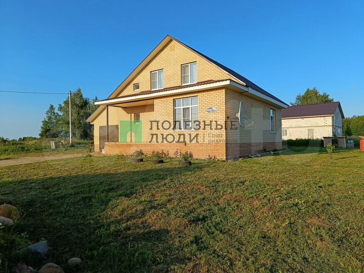 Коттедж 205 м² на участке 12 сот.