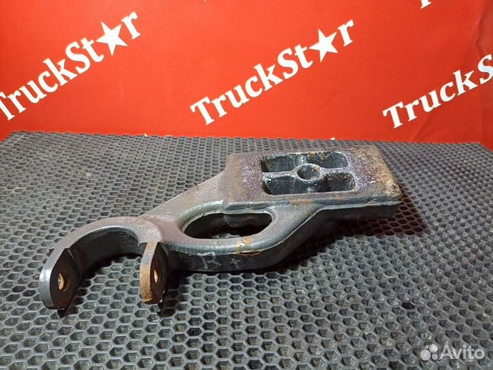 Кронштейн амортизатора переднего правый