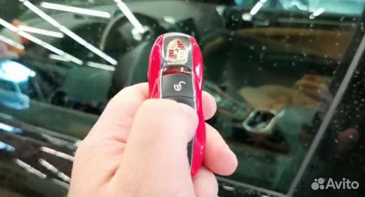 Функция закрытия Porsche при работающем двигателе