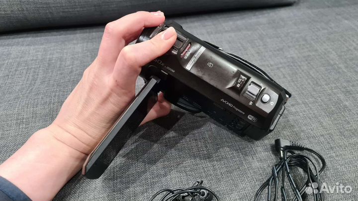 Видеокамера PanasonicHC-V750