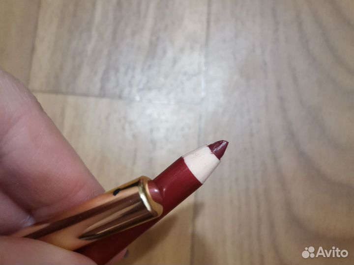 Карандаш для губ Estee lauder