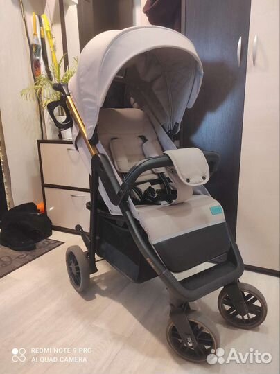 Прогулочная коляска б/у (почти новая)