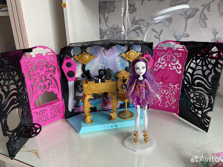 Игровой набор Монстр Хай со Спектрой