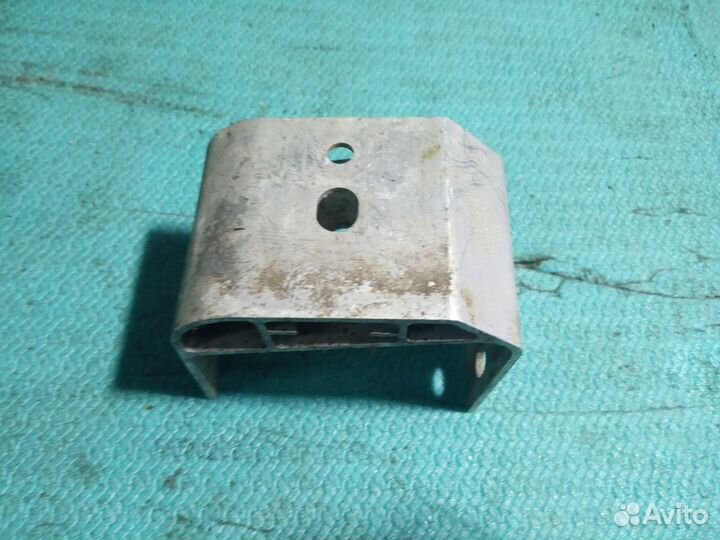 Кронштейн переднего сиденья Ауди A6 c5