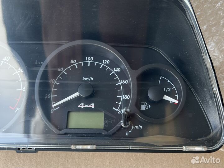 Комбинация приборов Нива 2123