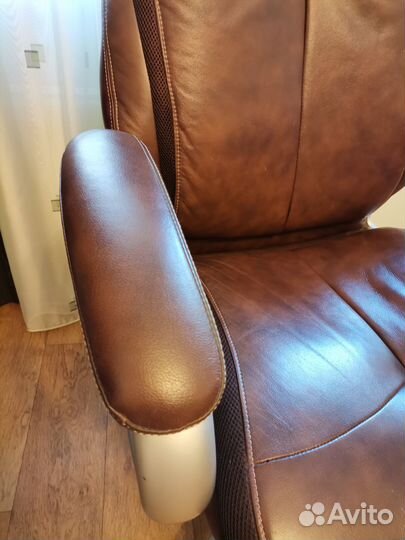 Офисное кожаное кресло бу