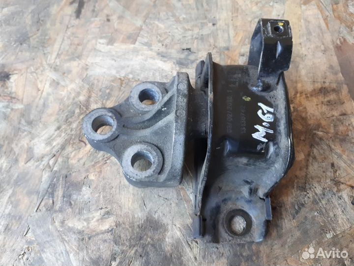 Опора двигателя левая Opel Corsa D 2006-2015