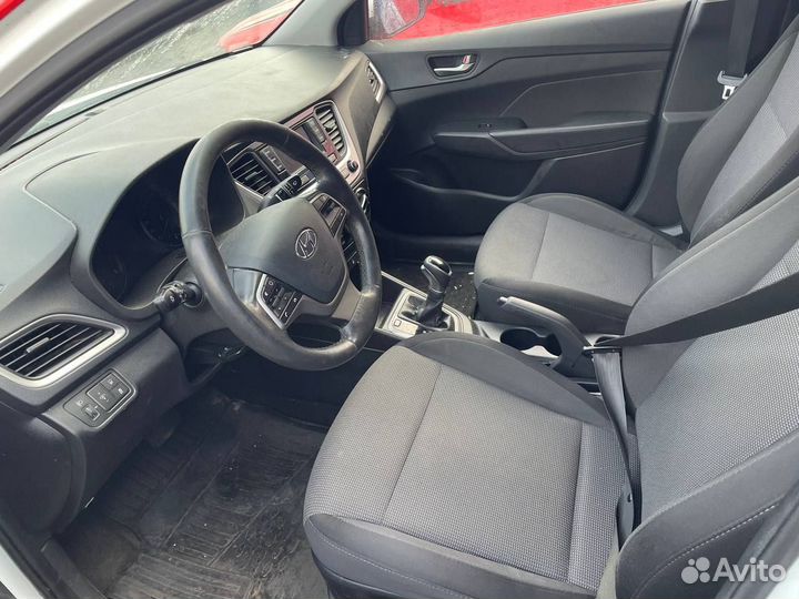 Hyundai Solaris 1.4 AT, 2018, битый, 125 000 км