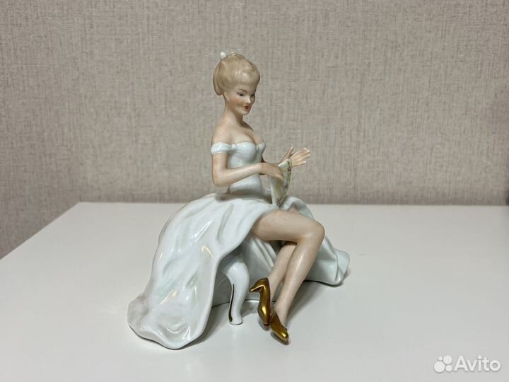 Статуэтка фарфор дама с веером антиквариат
