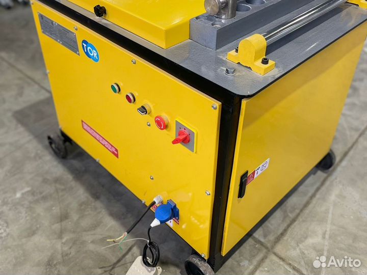 Станок для гибки арматуры с доводчиком