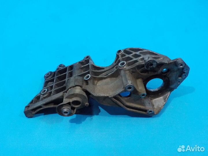 Кронштейн генератора volkswagen Passat B6 2005-200