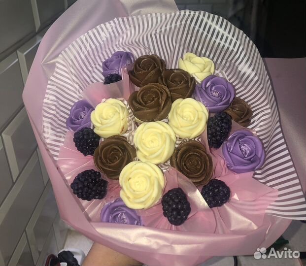 Сладкие букеты из шоколада