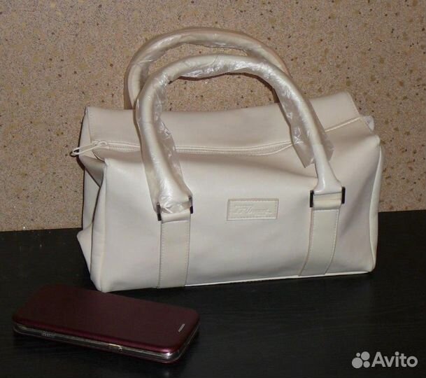 Белая сумочка косметичка S.T. Dupont Parfums новая