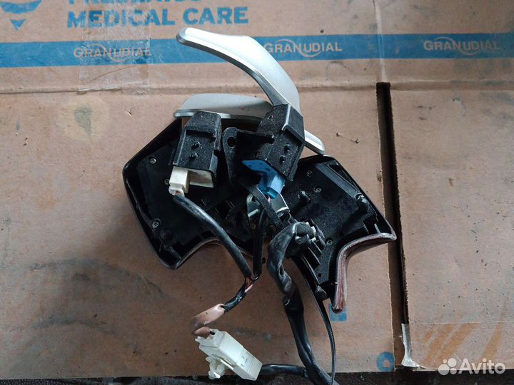 Кнопки в руль toyota corolla 150