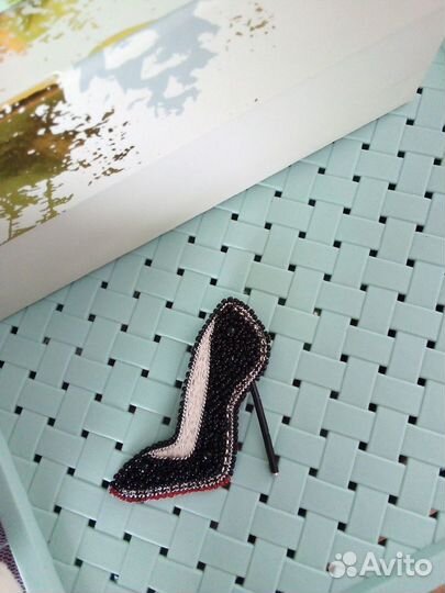 Броши из бисера