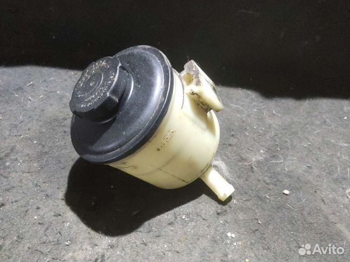 Бачок гура Nissan Maxima A32 cefiro