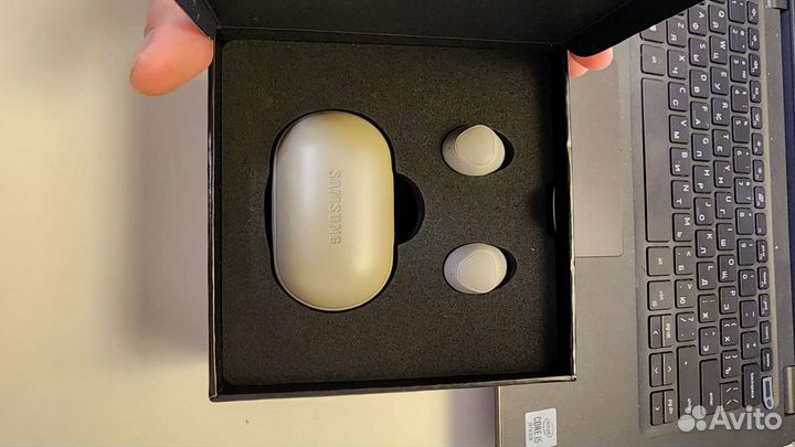 Беспроводные наушники Samsung Gear IconX