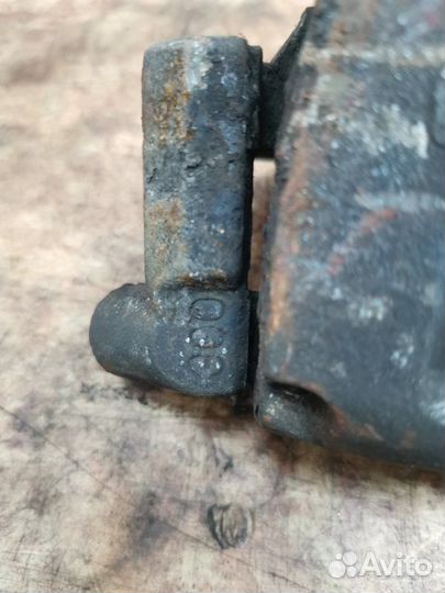 Суппорт тормозной передний правый Ford Focus 2