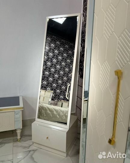 Зеркало напольное