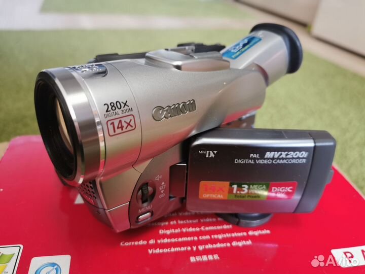 Видеокамера Canon MVX200i