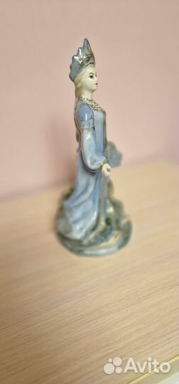 Статуэтка фарфоровая 