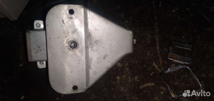 Дверная ручка с замком на холодильник Донбасс 2