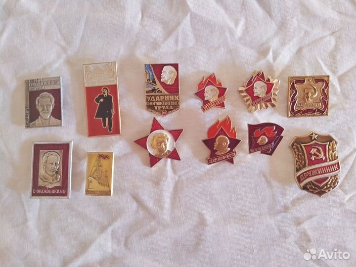 Значки лот тематика Коммунизм Комсомол