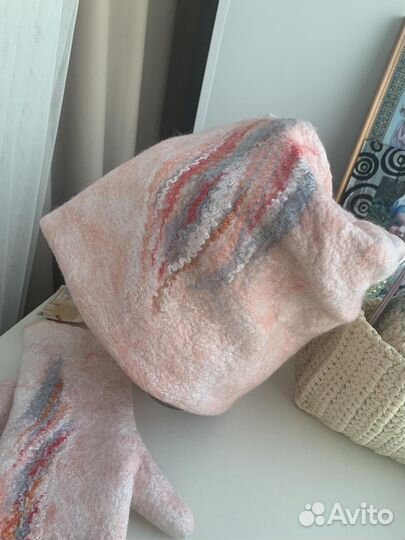 Варежки и шапка