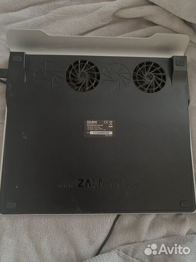 Подставка с охлаждением