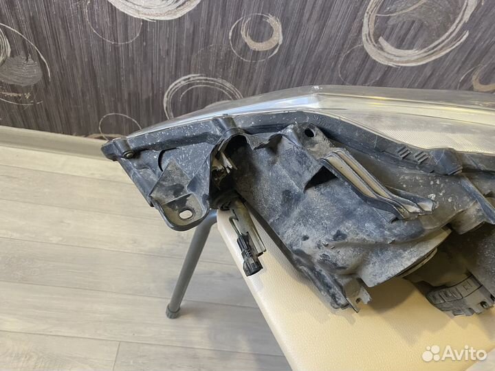 Фара передняя правая на camry 50