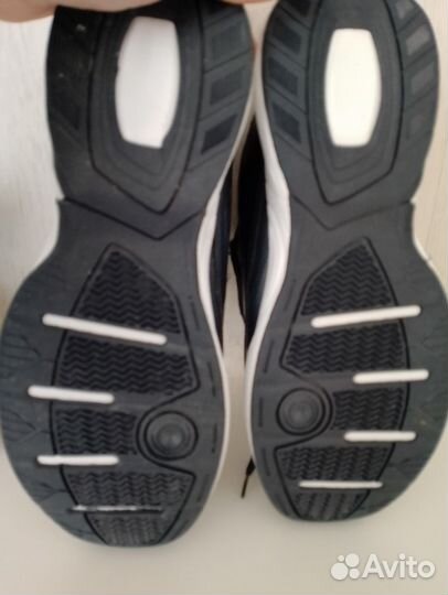 Кроссовки женские