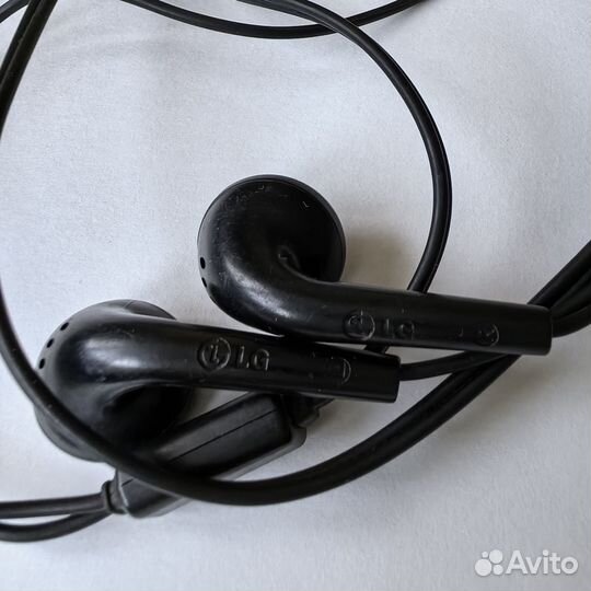 Проводные наушники LG