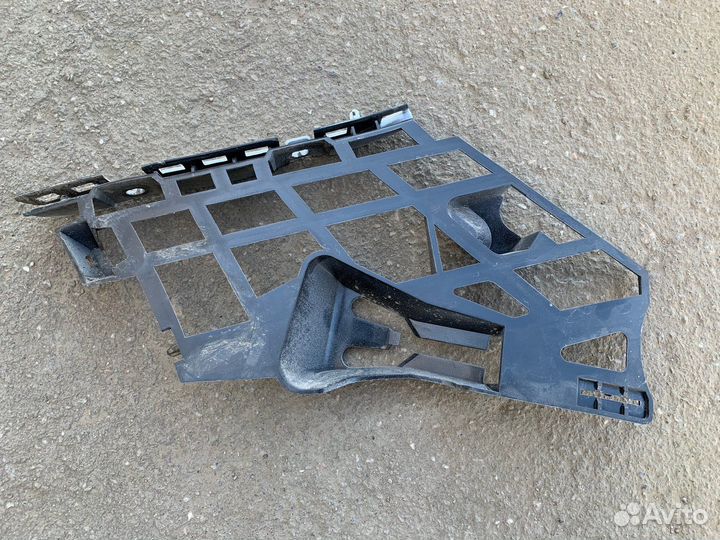 Кронштейн бампера переднего правый B-класс W246