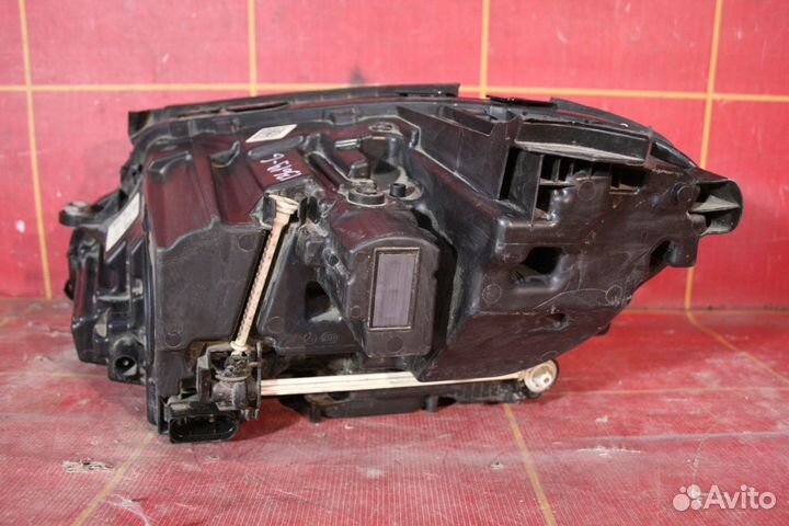 Фара правая Mercedes-Benz E-Class