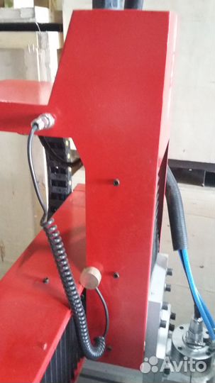 Фрезер чпу по дереву 1318 с токарной осью на столе