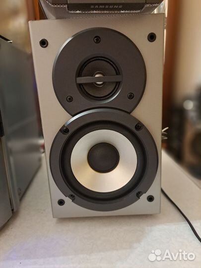 Музыкальный центр samsung как новый. звук огонь