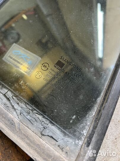 Ssangyong kyron стекло задней левой двери форточка