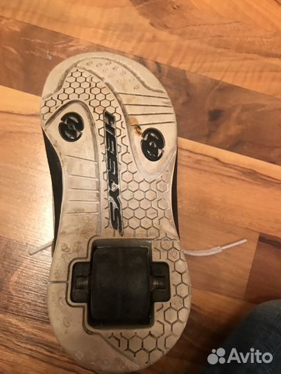 Кроссовки на роликах